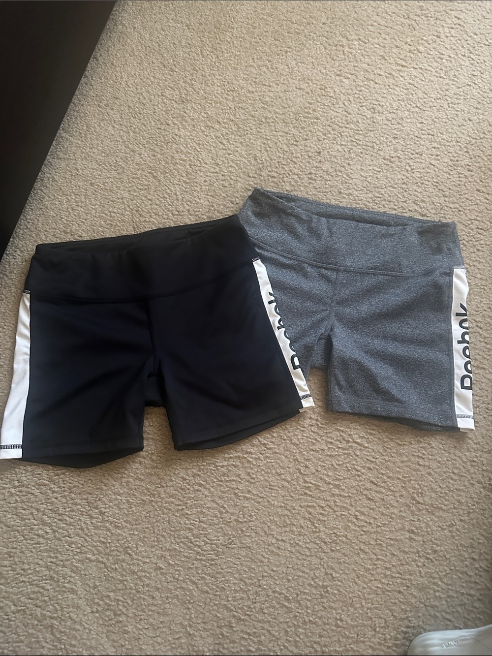 2 REEBOK SHORTS S